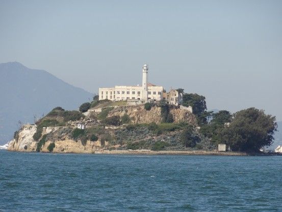 A quelques kilometre de la terr ferme à San Francisco se trouve la prison D'Alcatraz