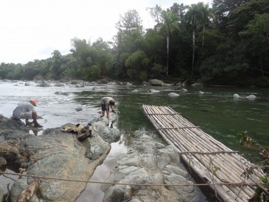 Cuba- Baraoca: La rivière que l'on doit depasser pour monter El Yunque.
