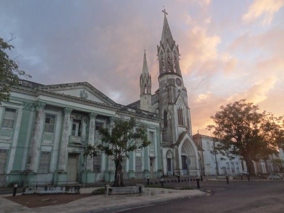 Camaguey à Cuba est inscrite au Patrimoine de l'Unesco, grâce à son centre historique colonial est des églises présentes photo blog voyage tour du monde https://yoytourdumonde.fr