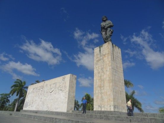 Vous pouvez voir un mausolée mais aussi un musée en hommage à Ernesto Guevara surnommé le "Che" du coté de Santa Clara à Cuba photo blog voyage tour du monde https://yoytourdumonde.fr