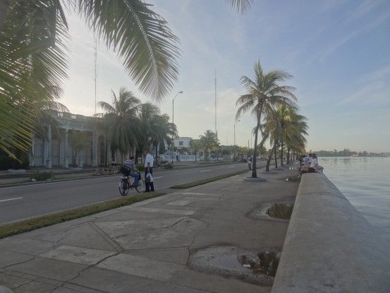 Peut-être l'une des plus belles du monde que celle de Cienfuegos à Cuba, photo blog voyage tour du monde https://yoytourdumonde.fr