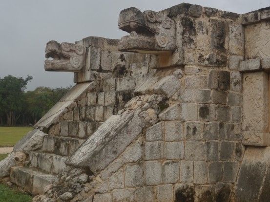 Encore le dieu Chaac, dieu de la pluie sur les ruines du site maya de Chichen Izta au Mexique photo blog voyage tour du monde https://yoytourdumonde.fr