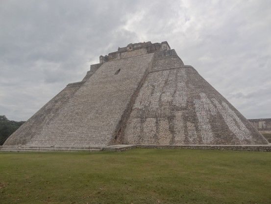Site archeologique d'Uxmal au Mexique photo blog voyage tour du monde travel https://yoytourdumonde.fr