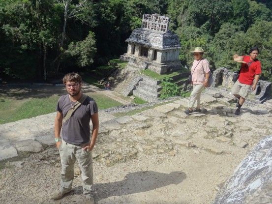 Vous en rêviez me voici en photo sur le site Maya de Palenque photo blog voyage tour du monde https://yoytourdumonde.fr