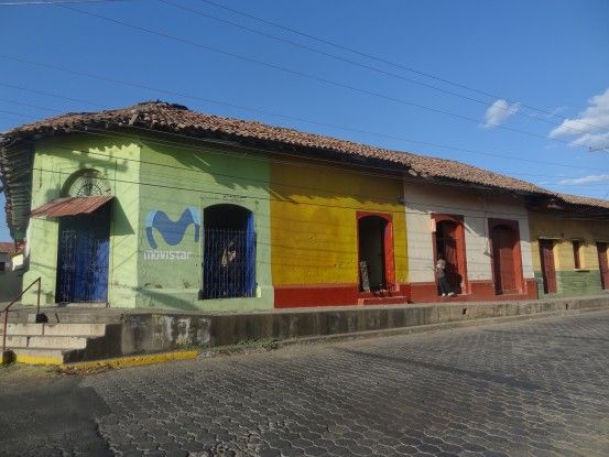 Leon est une ville colorée au Nicaragua photo blog voyage tour du monde travel https://yoytourdumonde.fr