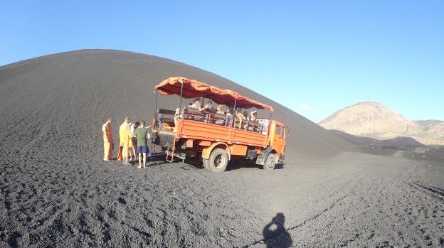 Cerro negro au Nicaragua monter en 4x4 photo blog voyage tour du monde travel https://yoytourdumonde.fr