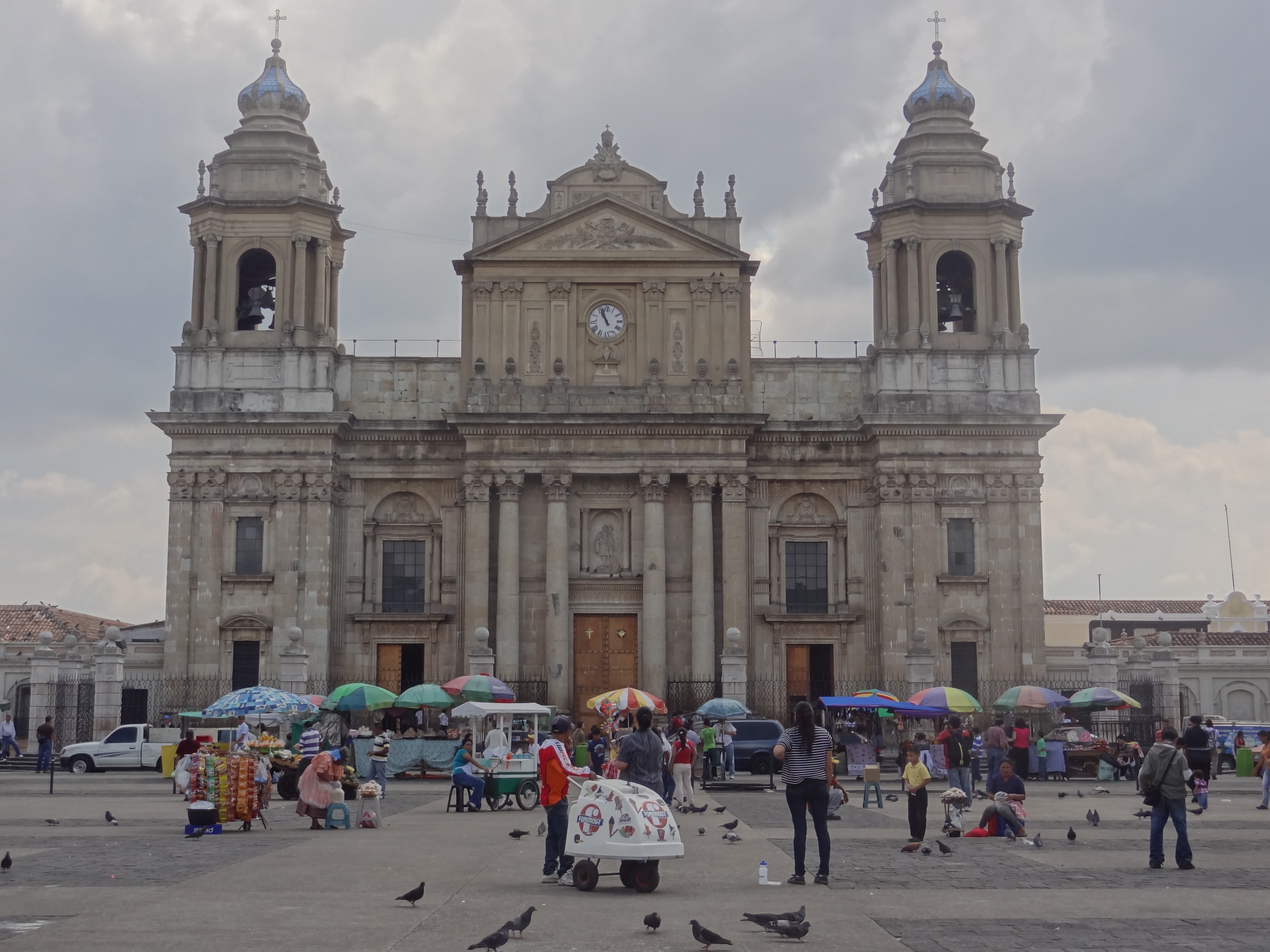 Cathédrale de Guatemala City photo blog voyage tour du monde travel https://yoytourdumonde.fr