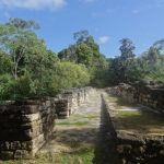 Ancienne cité d'Antigua au Guatemala près de Sayaxché qui se trouve dans la jungle photo blog voyage tour du monde https://yoytourdumonde.fr