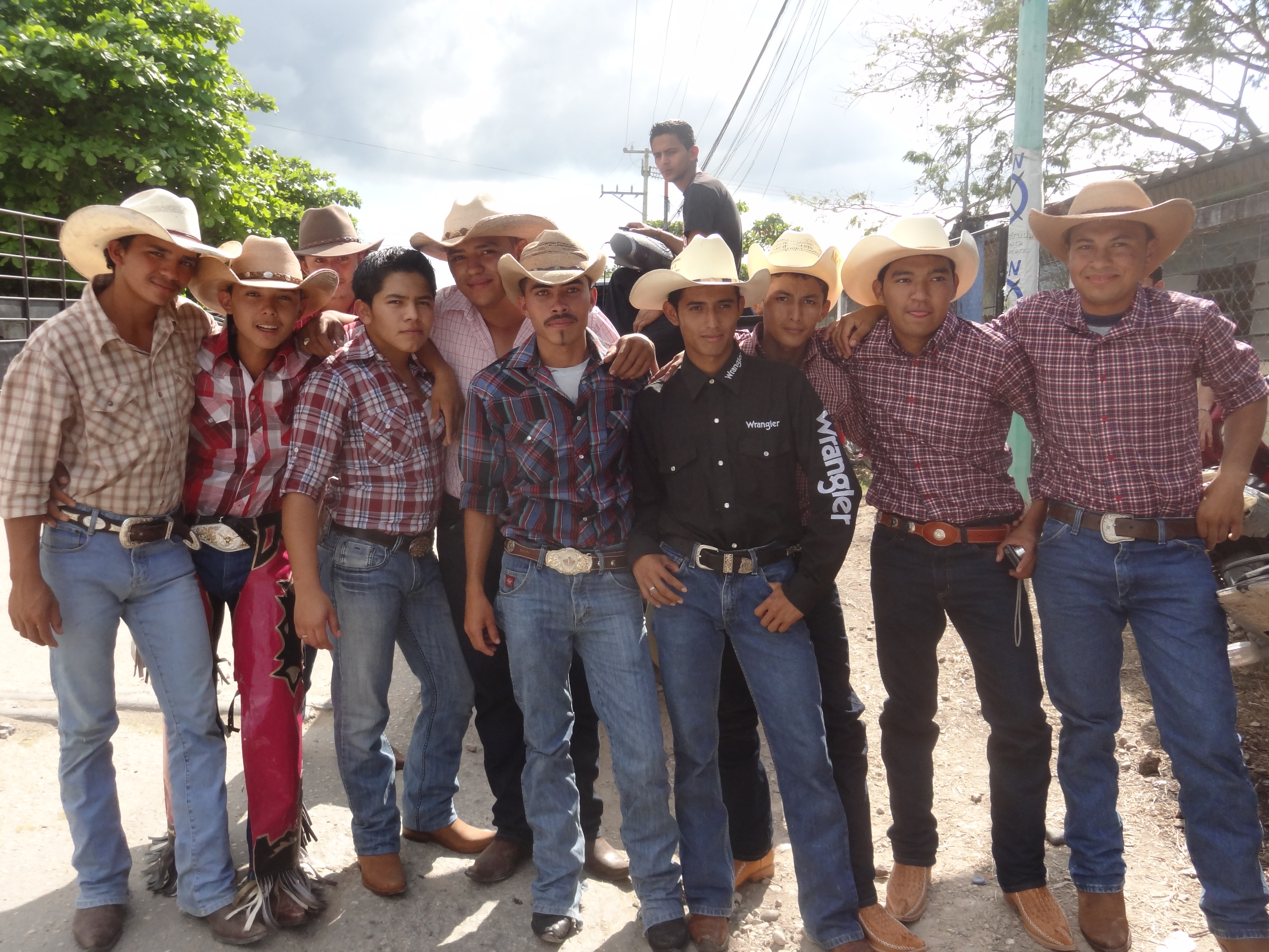 Voyage au Guatemala: Carnaval de Sayaxche, en compagnie des Cow-boys photo blog voyage tour du monde travel https://yoytourdumonde.fr