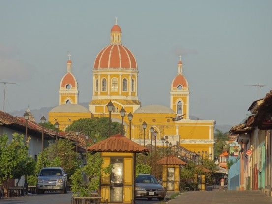 Granada est la plus belle villle du Nicaragua, c'est une très belle ville coloniale photo blog voyage tour du monde travel https://yoytourdumonde.fr