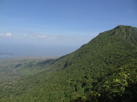 Panorama depuis le volcan Mombacho depuis la foret humide photo blog voyage tour du monde travel https://yoytourdumonde.fr