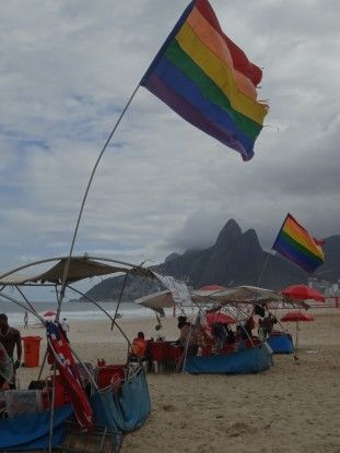 Il y a une très grande plage gay sur la plage d'Ipanema à Rio de Janeiro au Brésil photo blog voyage tour du monde travel https://yoytourdumonde.fr