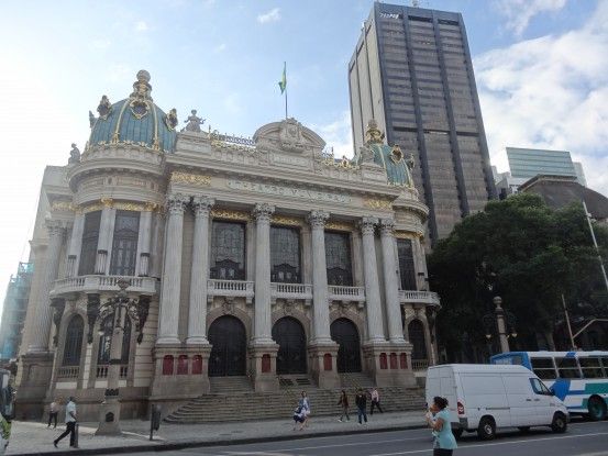 La magnifique façade du théier municipale de Rio de Janeiro au Brésil photo blog voyage tour du monde travel https://yoytourdumonde.fr