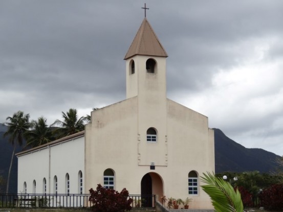 Nouvelle Caledonie: Eglise sur le chemin