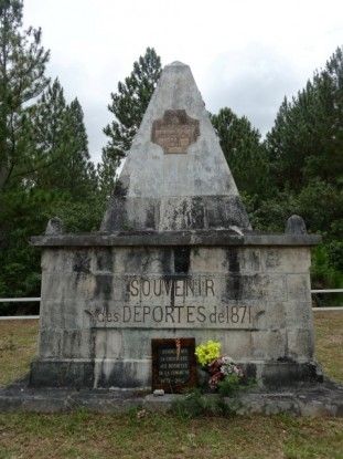 Nouvelle-Caledonie: Batiments commemoratif en souvenir des deportes (Communards morts sur l'Ile des Pins).
