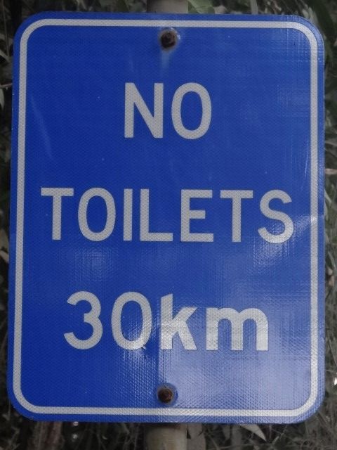 Australie- Queensland: Cap Tribulation: Et oui, j'ai ecris qu'il n'y avait plus de route plus au nord. Apparement il n'y a plus de toilette non plus!!!lol