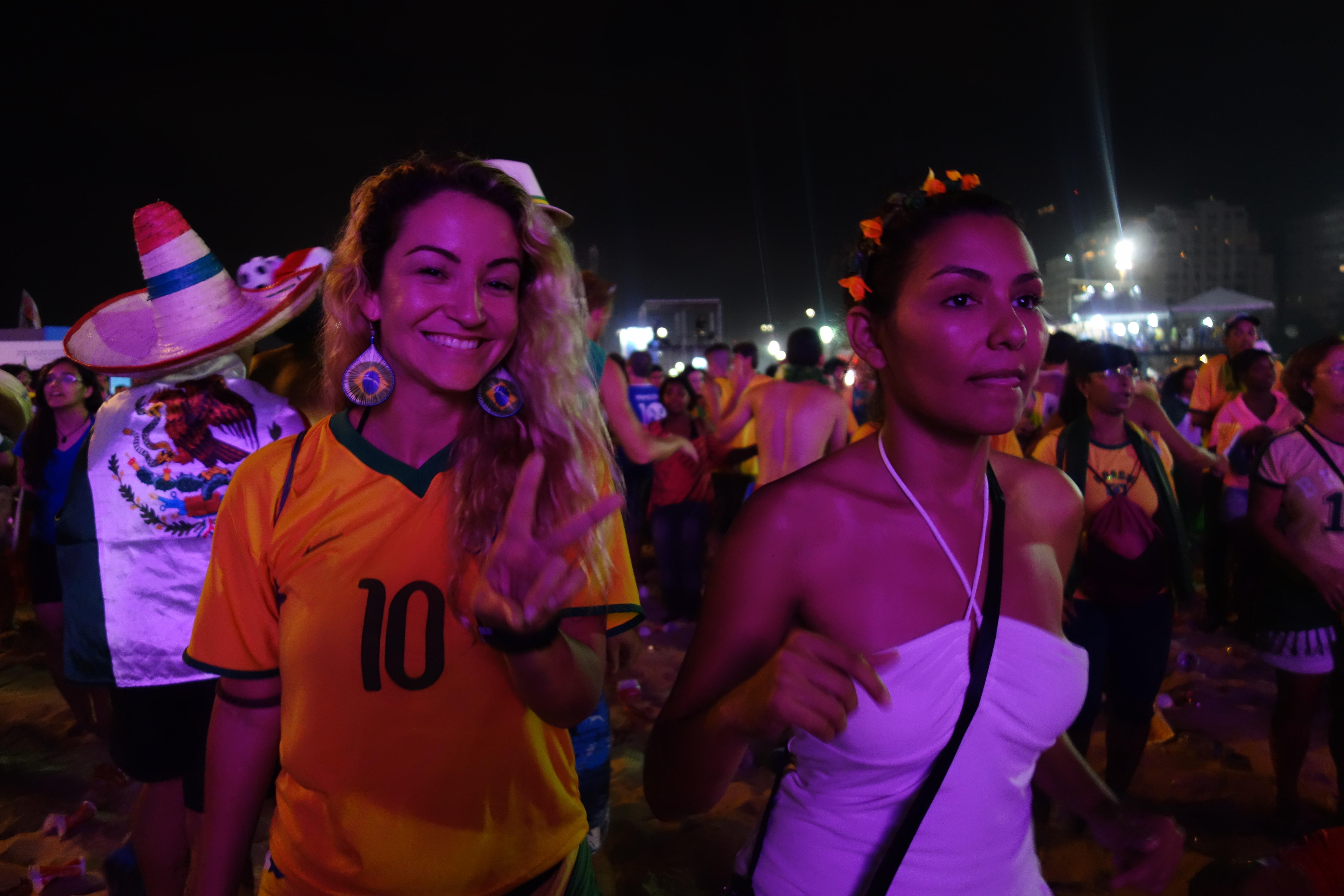 Coupe du Monde de football: Du cote de Rio de Janeiro et de la plage de Copacabana.