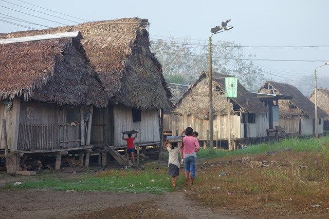 Voyage au Perou: Je me réveil tôt pour découvrir le village de Lagunas qui se trouve en Amazonie en attendant mon bateau!