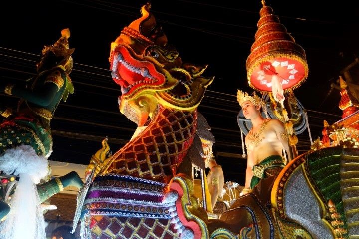 travel-voyage-chiang-mai-loy-krathong-parade