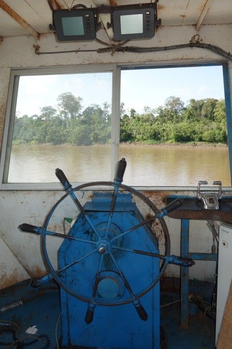 Perou- Amazonie: Plusieurs fois le capitaine du navire à quitter son poste! La preuve!