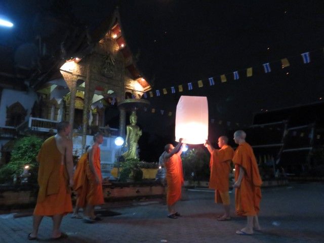 moines-bouddisme-travel-voyage-chiang-mai