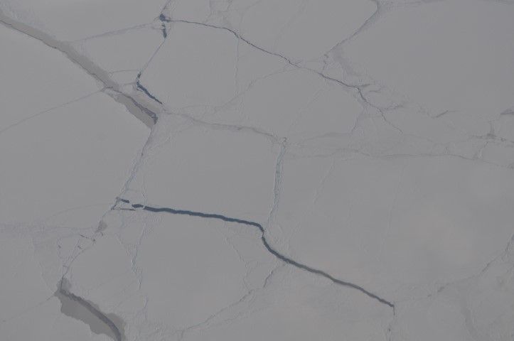 Tour du monde- La terre vue du ciel: La calotte glaciere, hémisphère sud.