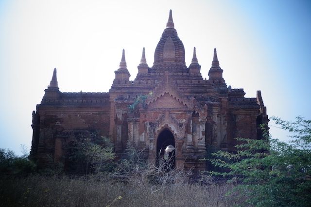 temple dans bagan photo voyage tour du monde http://yoytourdumonde.fr