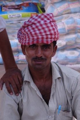 Portrait indien bazar Fatehpur Sikri blog voyage tour du monde https://yoytourdumonde.fr