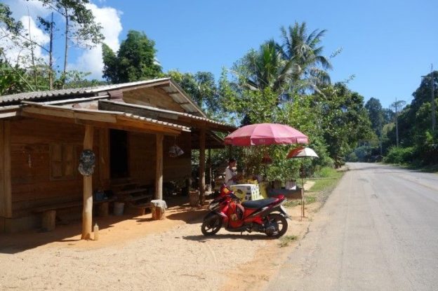 travel-voyage-nord-thailande-nourriture-moto