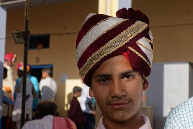 Tenue traditionnelle d'un indien lors d'un mariage du coté de pushkar photo blog voyage tour du monde https://yoytourdumonde.fr
