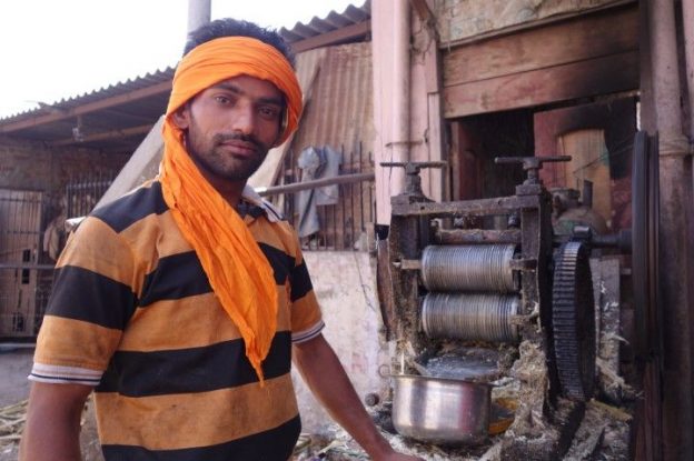 La couleur orange est omnipresente chez les sikhs photos blog voyage tour du monde amritsar https://yoytourdumonde.fr