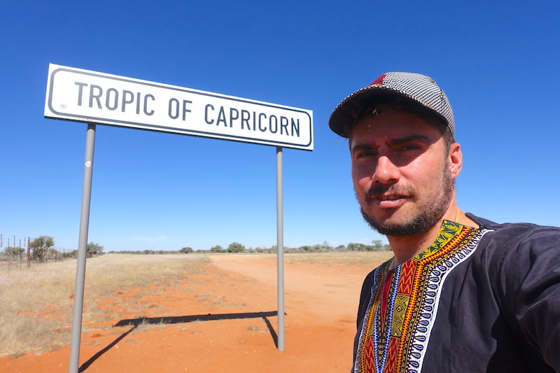 Portrait sur le tropique du capricorne en Namibie photo blog voyage tour du monde https://yoytourdumonde.fr