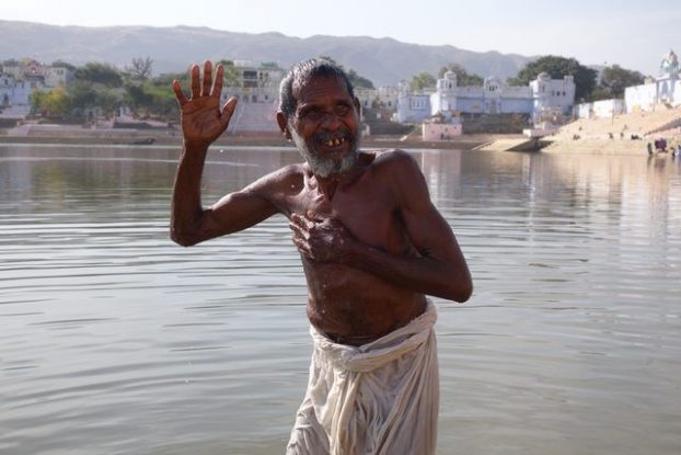 L'un des rites les plus importants dans l'hindouismes est la purification. Photo prise à Pushkar. Blog https://yoytourdumonde.fr