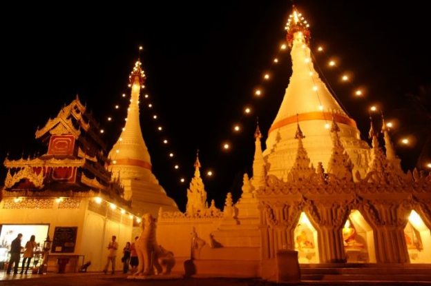 temple-bouddhiste-nuit-travel-voyage-thailande