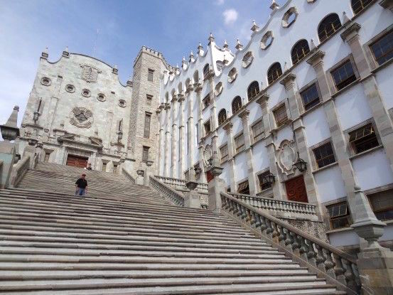 La magnifique université de Guanajuato au Mexique photo blog voyage tour du monde https://yoytourdumonde.fr