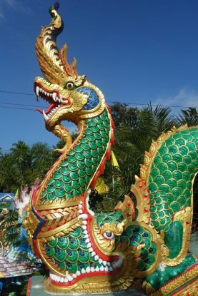thailande-voyage-travelling-temple-bouddiste-dragon-porte