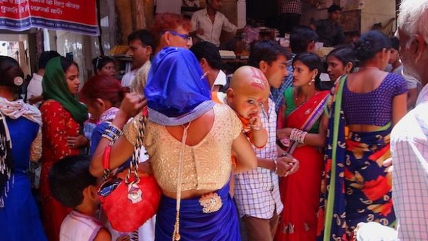 Temple Hindouiste à New Delhi photo blog voyage tour du monde https://yoytourdumonde.fr