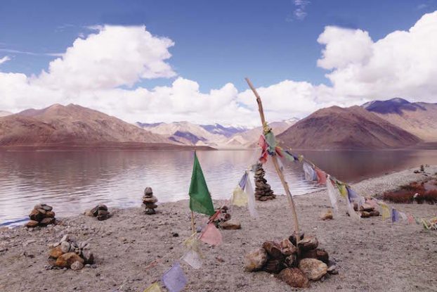 Les lacs sont d'une beauté incroyable au Ladakh photo blog voyage tour du monde https://yoytourdumonde.fr