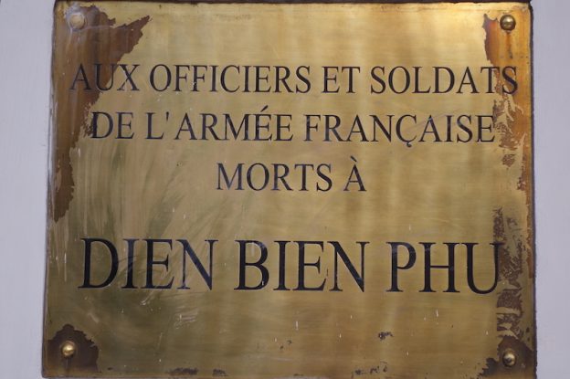 Vietnam: Dien Bien Phu mémorial aux soldats français décédés photo blog tour du monde guerre indochine https://yoytourdumonde.fr