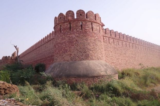 Fatehpur Sikri enceinte du Palais et dela ville photo voyage tour du monde https://yoytourdumonde.fr