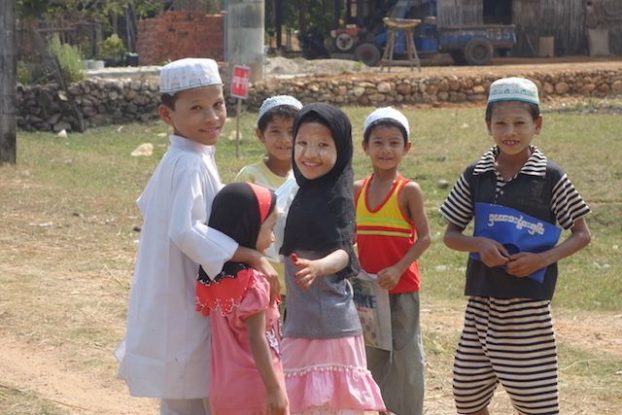 les minorités ethniques du cote de Mawlamyine en Birmanie. photo blog voyage tour du monde https://yoytourdumonde.fr