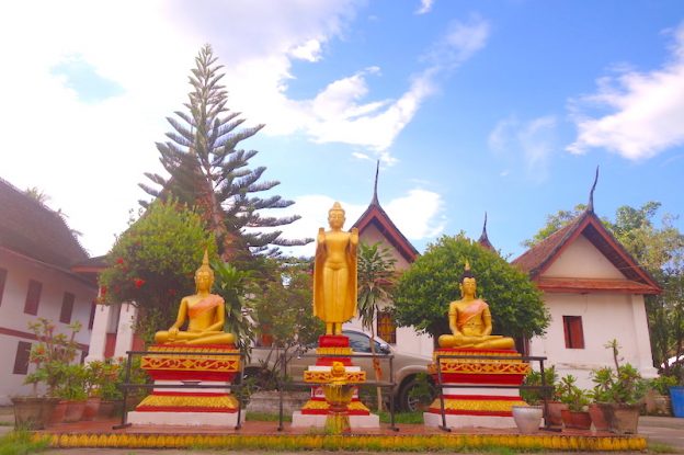 Laos: Temple à Luang Prabang photo blog voyage tour du monde https://yoytourdumonde.fr