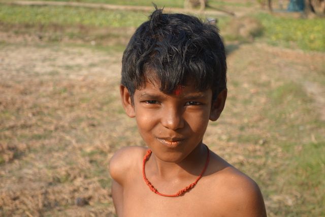 portrait jeune hindouiste durant une fete en hommage a shiva du cote de la birmanie pres de Mawlamyine sur l'ile de l'ogre photo blog tour du monde voyage http://yoytourdumonde.fr