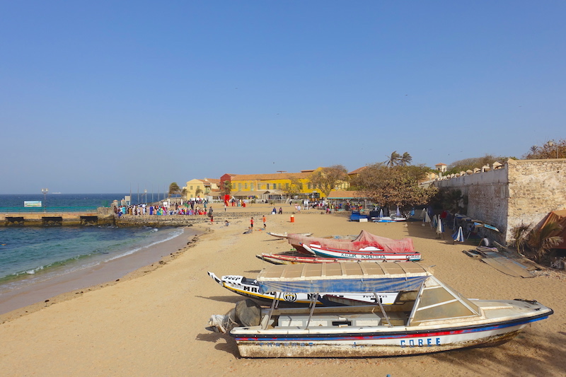 La traversée entre Gorée et Dakar ne dure que 20min photo blog voyages tour du monde sénégal https://yoytourdumonde.fr