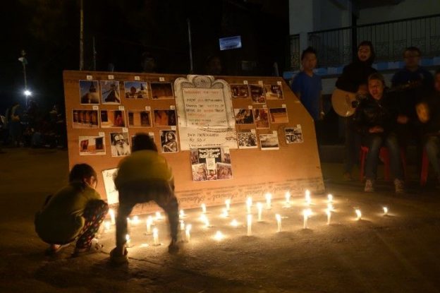 bougie en guise de solidarité à Darjeeling en Inde photo blog voyage tour du monde https://yoytourdumonde.fr