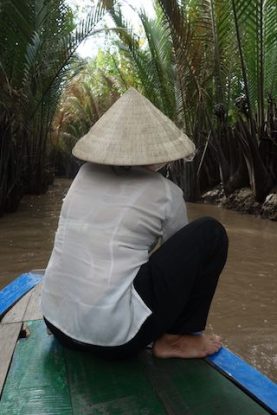 Les femmes pilotent les priogues sur le Delta du Mekong blog yoytourdumonde