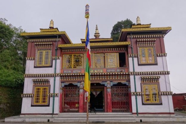 Temple tibetain à darjeeling en inde photo voyage tour du monde https://yoytourdumonde.fr