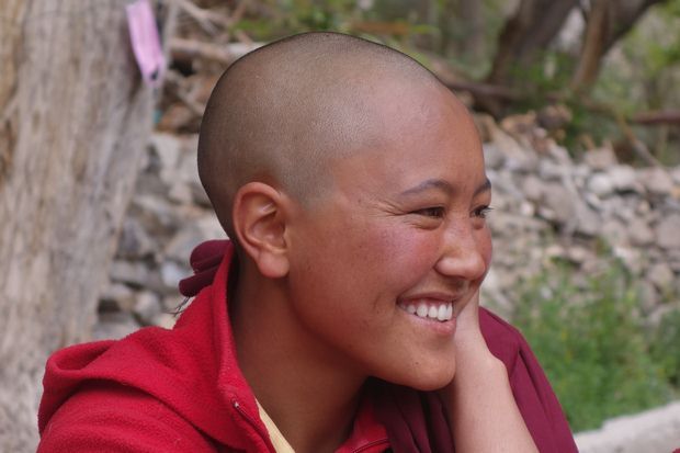 Et oui il y a aussi des femmes moines bouddhistes. Photo prise en Inde cette fois -ci du cote Nord Ouest dans une region que l'on appelle Le Ladakh. 