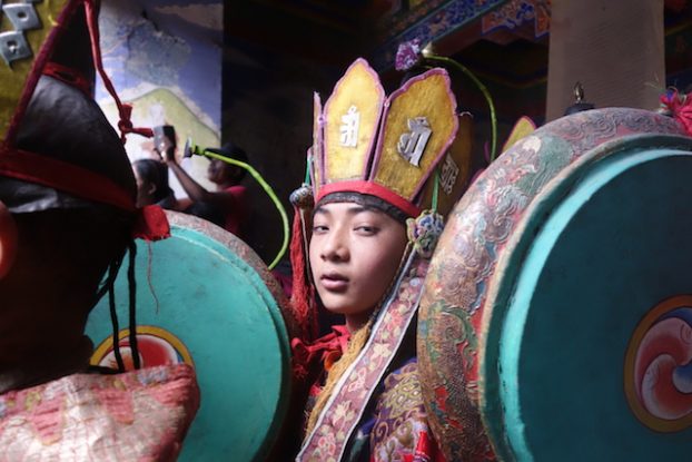 Moine bouddhiste ladakh photo blog voyage tour du monde https://yoytourdumonde.fr