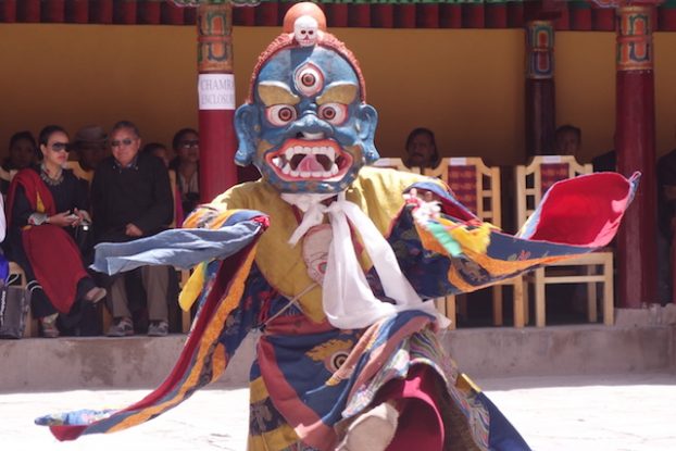 Festival ladakh temple tibétain photo blog voyage tour du monde https://yoytourdumonde.fr